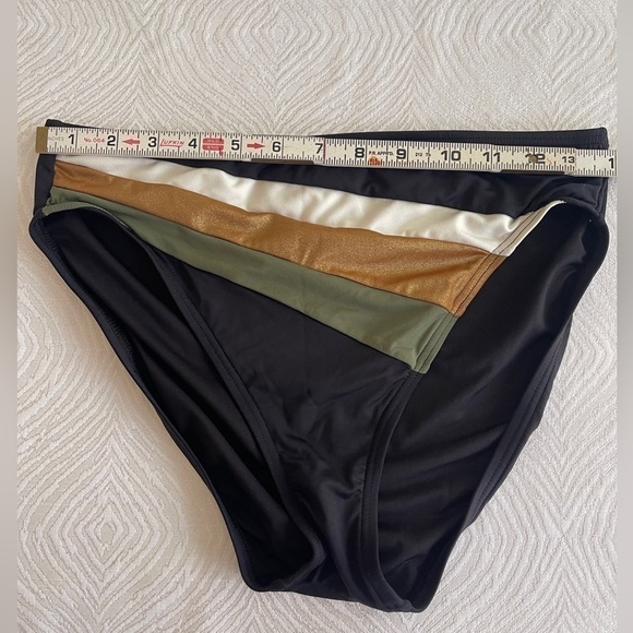 Vince Camuto Women's Colorblocked Bandeau Bikini Top & Colorblock Bikini Briefs - Picture 9 of 15